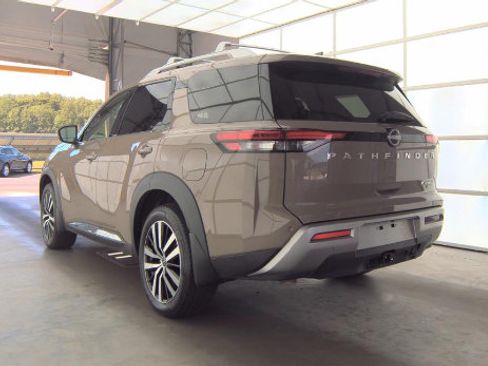 Used 2023 Nissan Pathfinder Platinum w/ Cargo Package AWD/4WD image 4