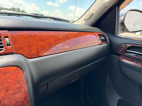 Used 2012 Chevrolet Avalanche LTZ AWD/4WD image 19