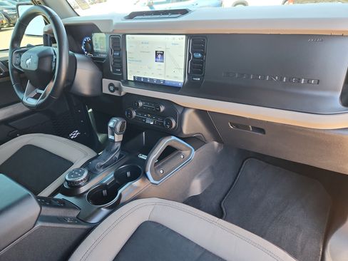 Used 2022 Ford Bronco Wildtrak AWD/4WD image 19