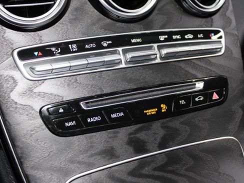 Used 2018 Mercedes-Benz GLC 300 4MATIC w/ AMG Line image 18