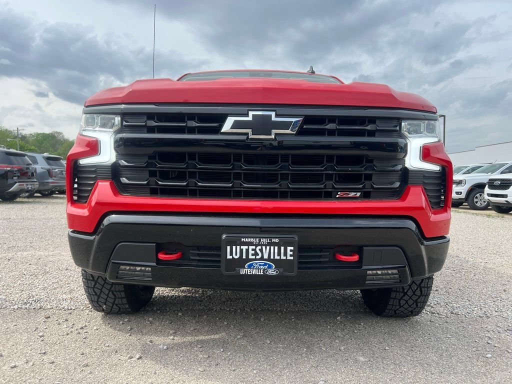 Used 2024 Chevrolet Silverado 1500 LT Trail Boss w/ Convenience Package II AWD/4WD image 3