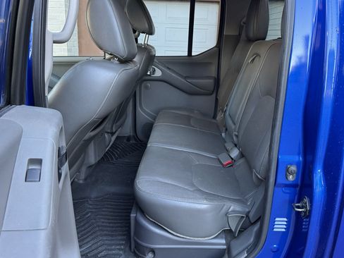 Used 2012 Nissan Frontier SL w/ Moonroof Pkg AWD/4WD image 27