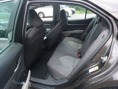 Used 2018 Toyota Camry LE FWD image 12