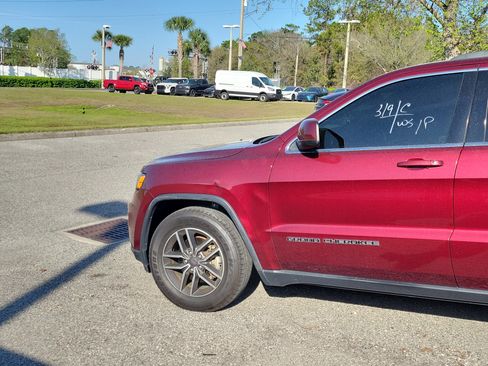 Used 2019 Jeep Grand Cherokee Laredo w/ Laredo X Package image 22