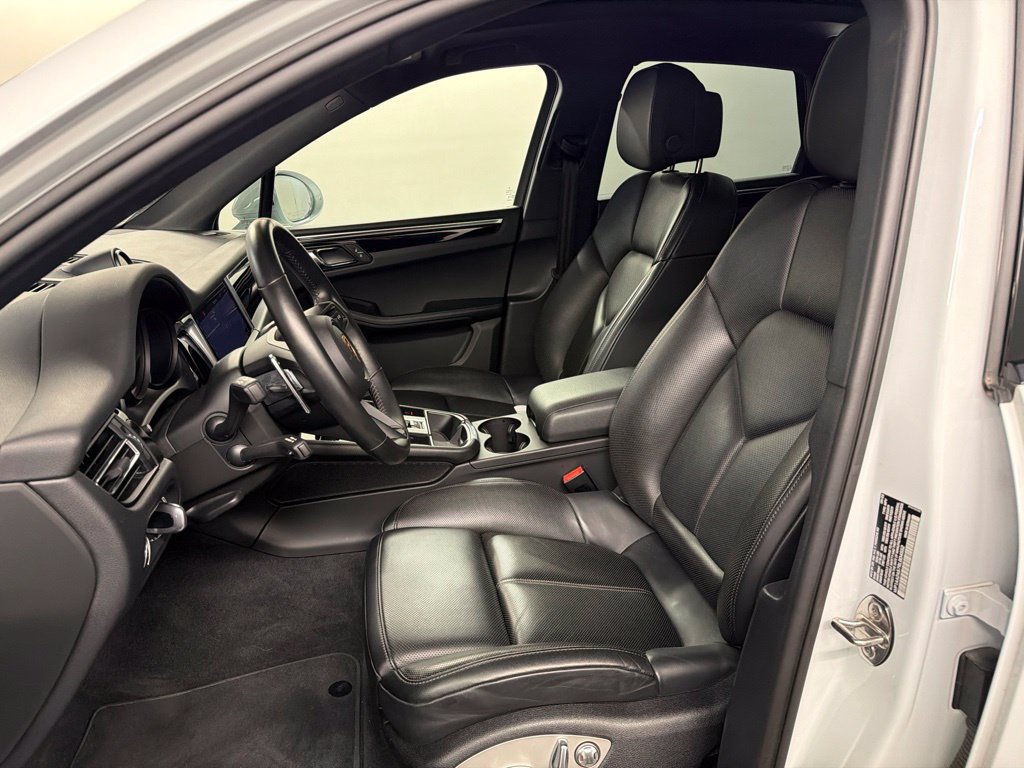 Used 2024 Porsche Macan AWD/4WD image 27