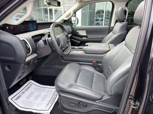 Used 2025 Ford Expedition Active AWD/4WD image 21