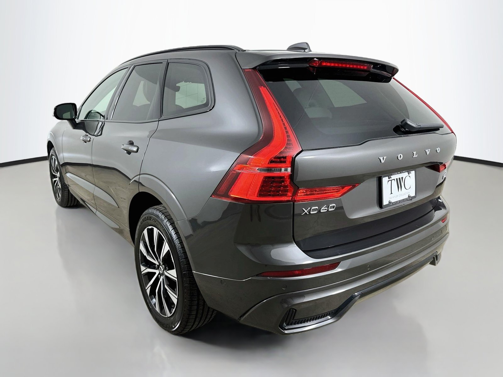 Used 2024 Volvo XC60 B5 Plus w/ Protection Package AWD/4WD image 7