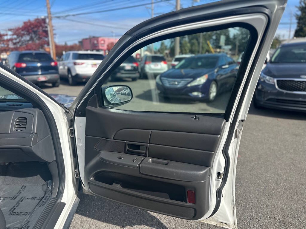 Used 2004 Ford Crown Victoria Police Interceptor RWD image 21