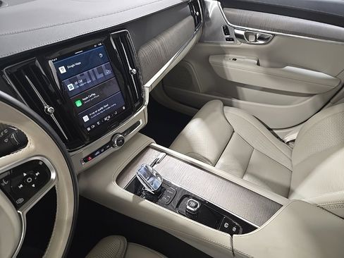 Used 2024 Volvo V90 B6 Cross Country Ultimate w/ Climate Package image 11