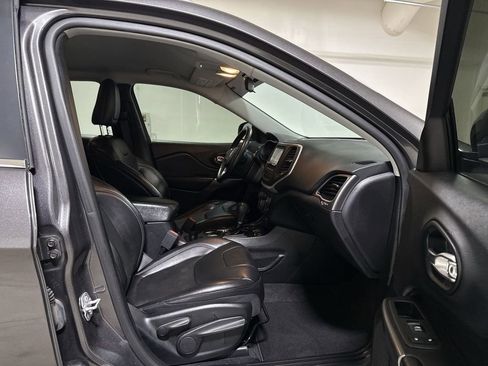 Used 2019 Jeep Cherokee Latitude Plus image 21