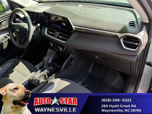 Used 2024 Chevrolet TrailBlazer LT FWD image 30