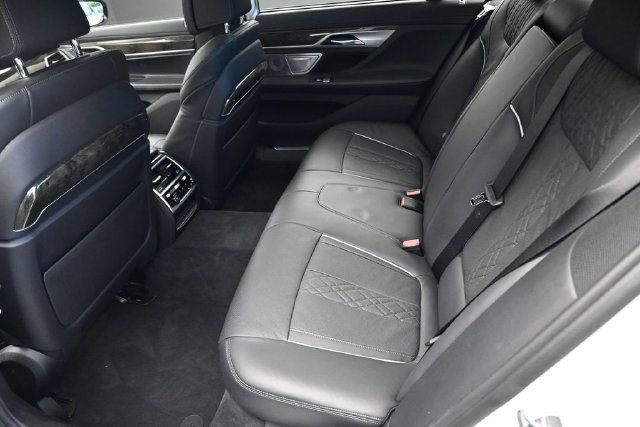 Used 2019 BMW 750i xDrive w/ Executive Package AWD/4WD image 20