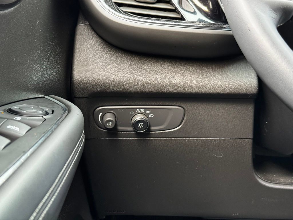 Used 2022 Buick Envision Preferred AWD/4WD image 35