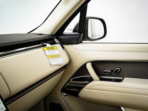 New 2026 Land Rover Range Rover SV image 32