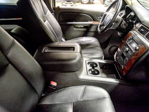 Used 2013 Chevrolet Suburban LT w/ Luxury Package AWD/4WD image 7
