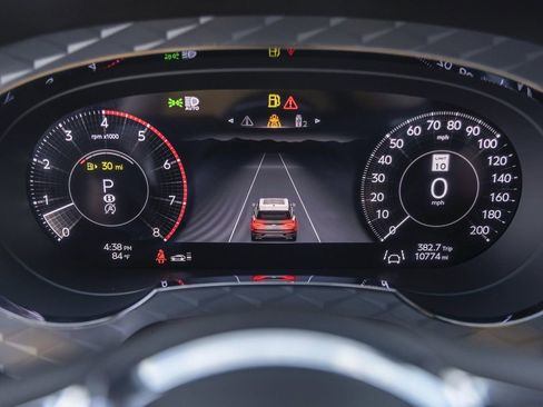 Certified 2025 Bentley Bentayga AWD/4WD image 32