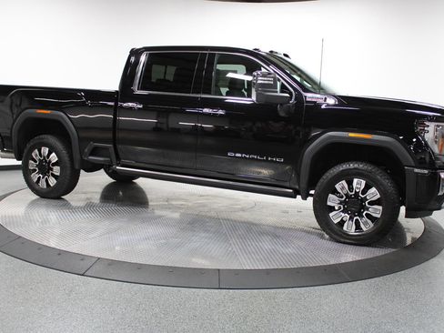 New 2026 GMC Sierra 2500 Denali w/ Denali Reserve Package image 14