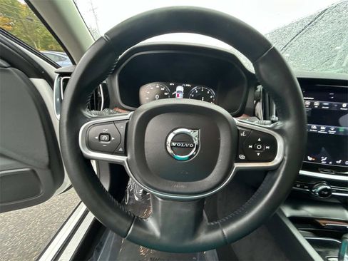 Used 2022 Volvo S60 B5 Inscription image 23