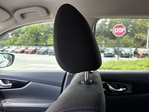 Used 2018 Nissan Rogue Sport SV w/ SV Technology Package AWD/4WD image 16