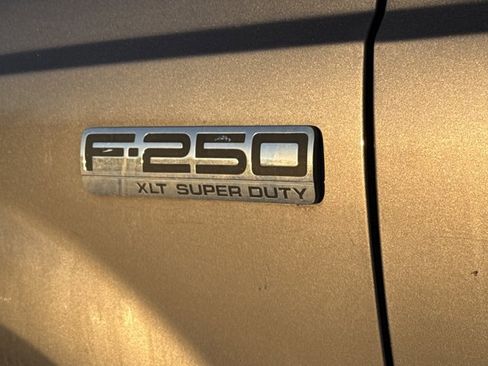 Used 2005 Ford F250 XLT image 3
