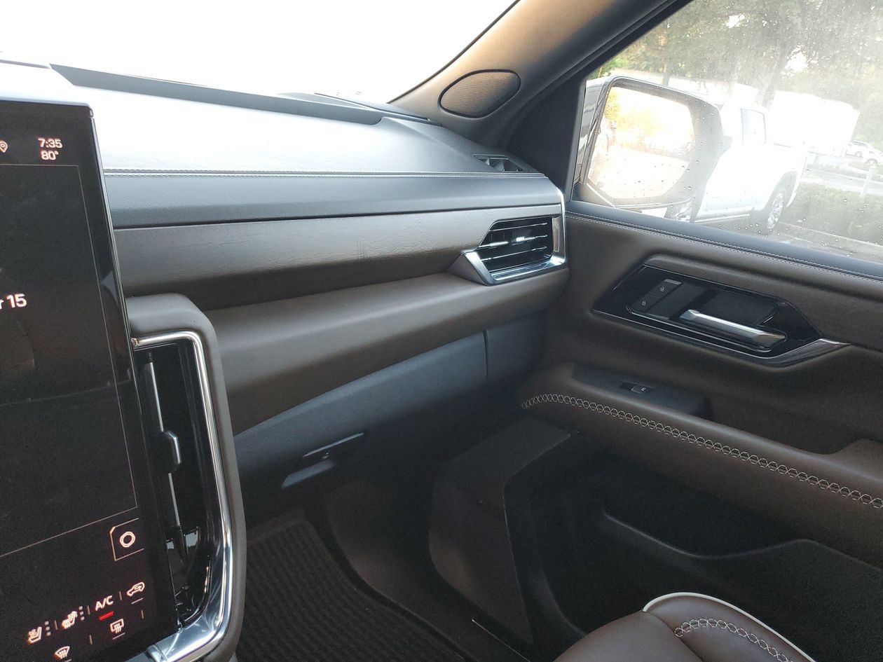 Used 2025 GMC Yukon XL Denali Ultimate AWD/4WD image 25