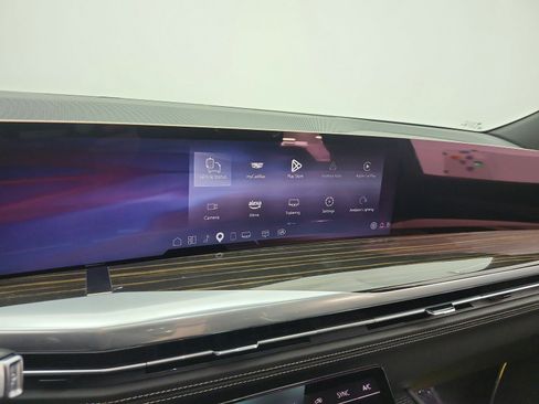 Used 2025 Cadillac Escalade Premium Luxury AWD/4WD image 14