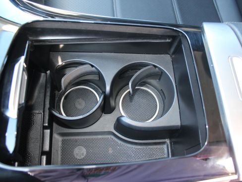 Used 2024 Mercedes-Benz GLC 300 4MATIC image 39