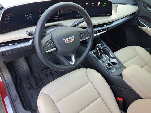 Used 2025 Cadillac XT4 Premium Luxury w/ Cold Weather Package FWD image 9