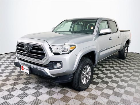 Used 2018 Toyota Tacoma SR5 image 3