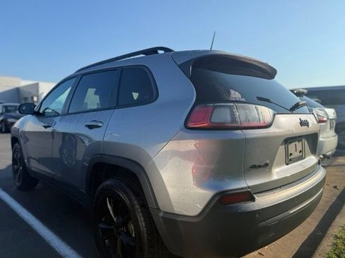 Used 2019 Jeep Cherokee Latitude Plus AWD/4WD image 3