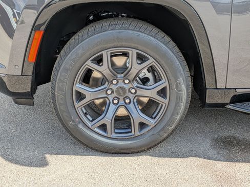 New 2026 Jeep Grand Wagoneer Limited AWD/4WD image 25
