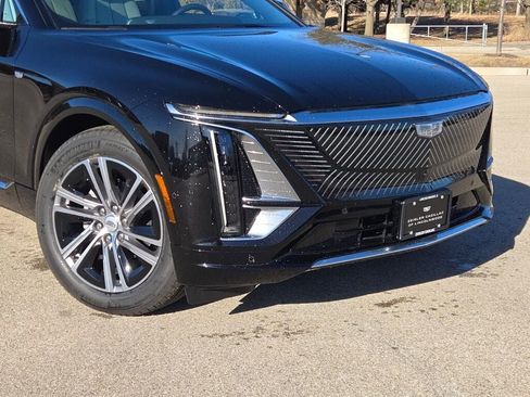 New 2026 Cadillac Lyriq Premium Luxury image 2