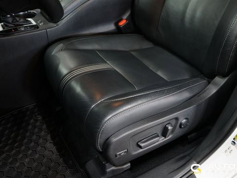 Used 2018 Toyota Highlander XLE image 17