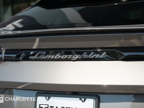 Used 2021 Lamborghini Urus AWD/4WD image 16