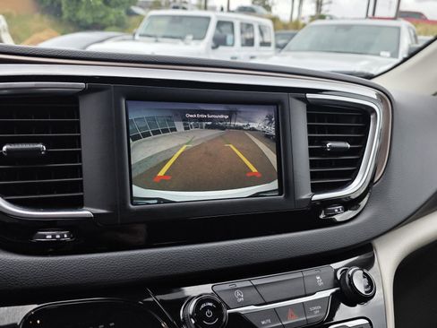 Certified 2023 Chrysler Voyager LX image 17