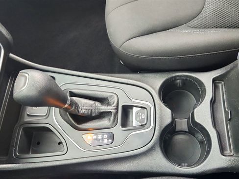 Used 2019 Jeep Cherokee Latitude w/ Popular Appearance Group image 15