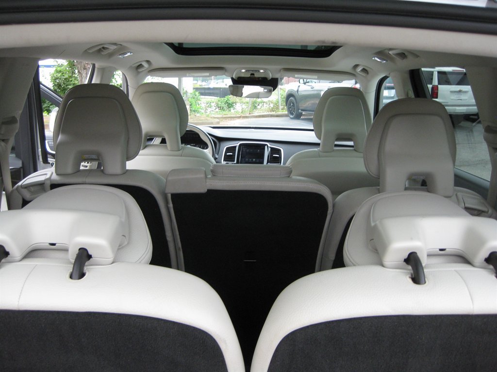 Used 2018 Volvo XC90 T6 Momentum w/ Convenience Package AWD/4WD image 30