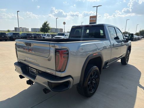 Used 2024 GMC Sierra 2500 AT4 w/ AT4 Preferred Package AWD/4WD image 5