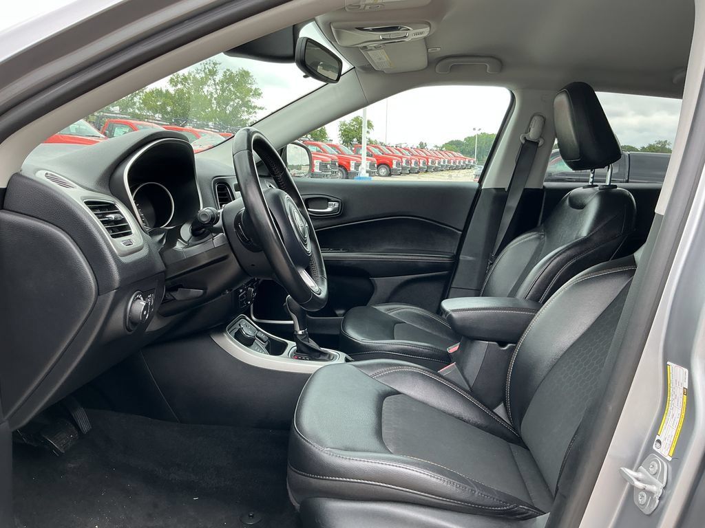 Used 2019 Jeep Compass Latitude AWD/4WD image 18