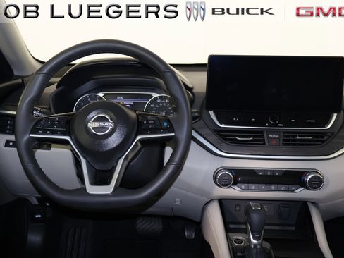 Used 2023 Nissan Altima 2.5 SL image 14