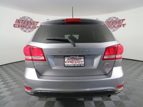 Used 2019 Dodge Journey SE w/ Blacktop Package image 6