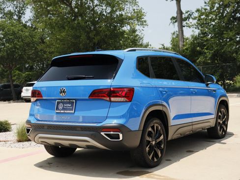 Certified 2023 Volkswagen Taos SE w/ Panoramic Sunroof Package FWD image 5