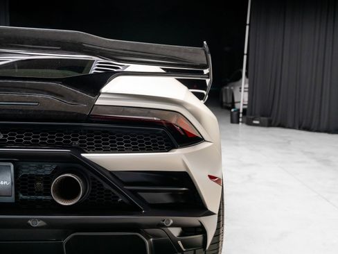 Used 2021 Lamborghini Huracan EVO RWD image 40