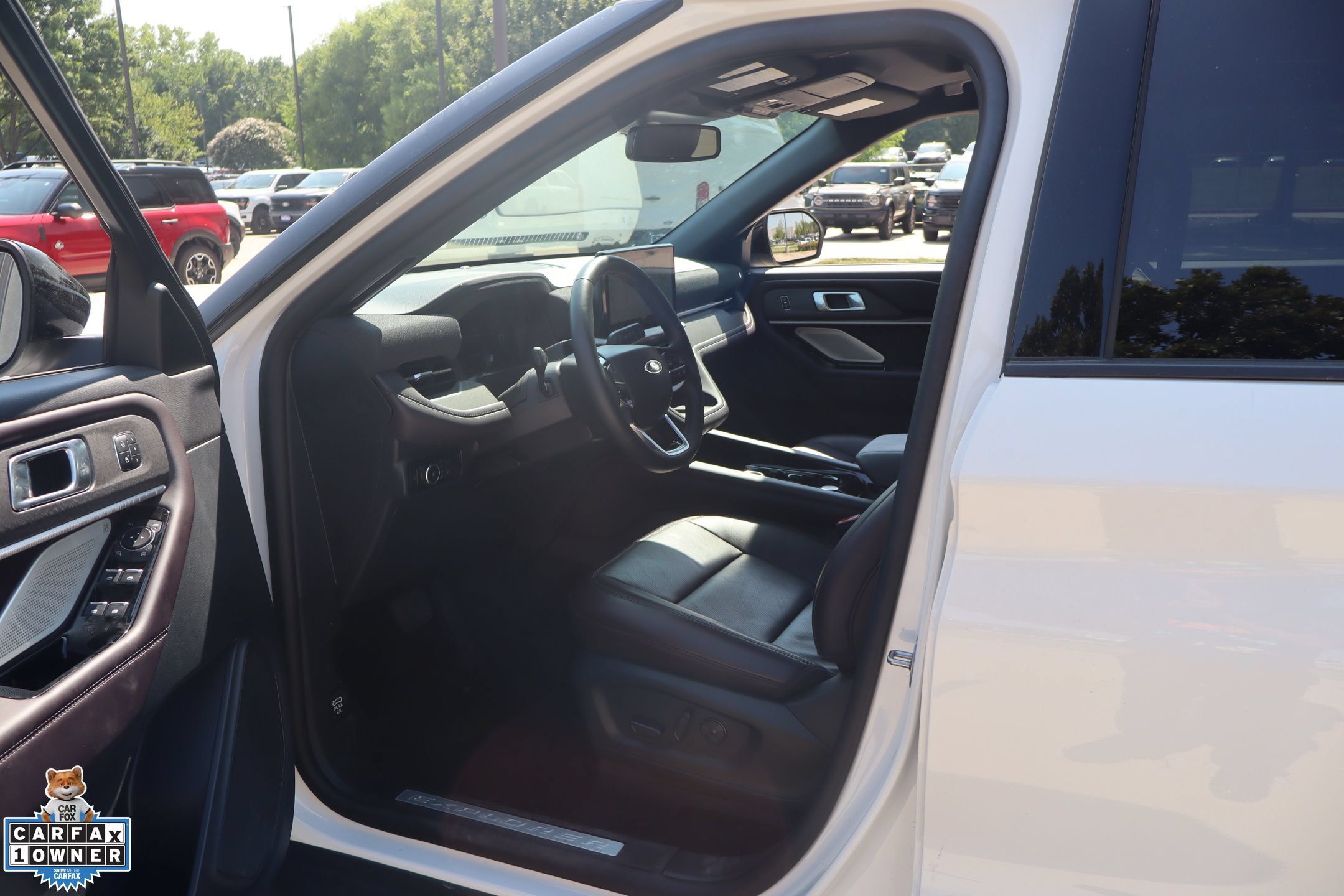 Certified 2025 Ford Explorer Platinum RWD image 26