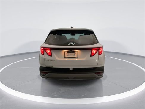 Used 2025 Hyundai Tucson SE image 3