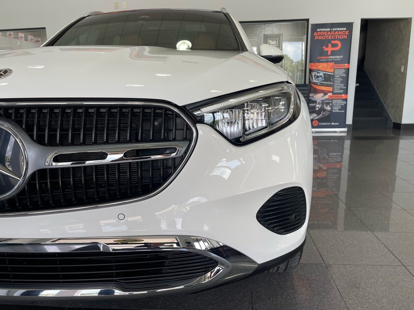 Used 2025 Mercedes-Benz GLC 350e 4MATIC image 10