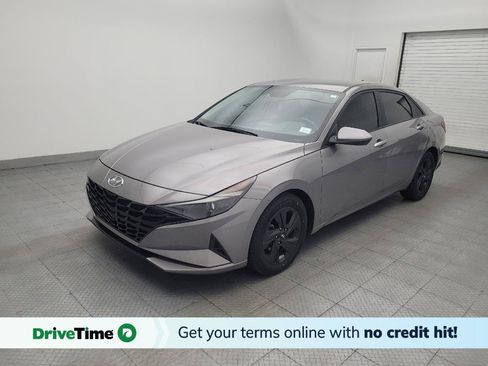 Used 2022 Hyundai Elantra SEL w/ Preferred Accessory Package FWD image 1