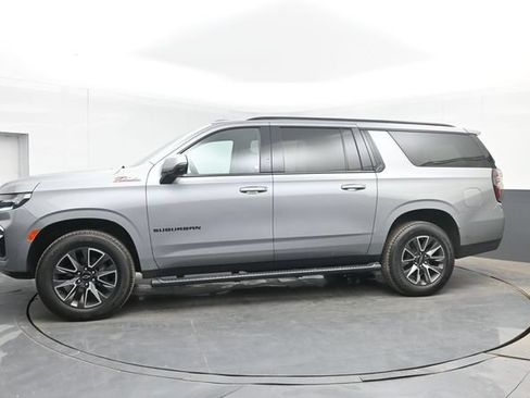 Used 2023 Chevrolet Suburban Z71 w/ Luxury Package AWD/4WD image 11