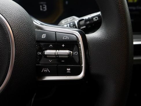 Used 2025 Kia Sorento LX FWD image 30