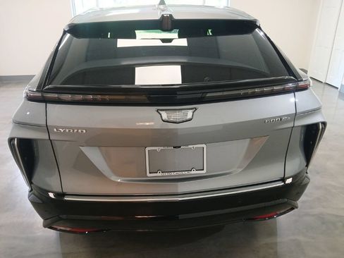 Used 2024 Cadillac Lyriq Luxury w/ LPO, Floor Liner Package AWD/4WD image 12